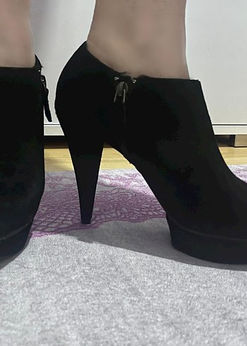 Siyah Süet Stiletto Topuklu Bot