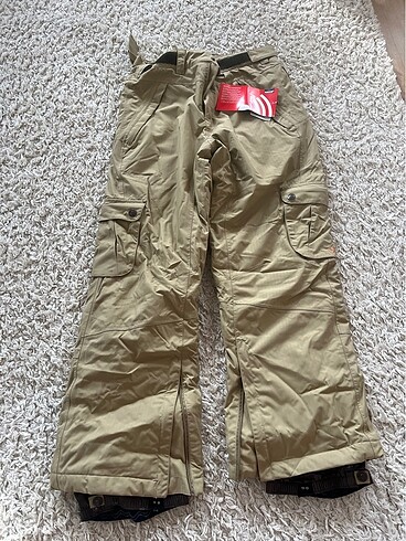 Yeni etiketli snowboard pantolonu