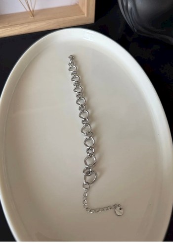 Gri Zincir Detaylı Minimalist Bileklik