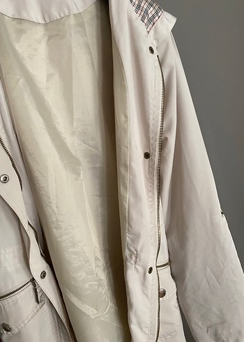 Bej astarlı kapüşonlu yağmurluk - Görsel 3