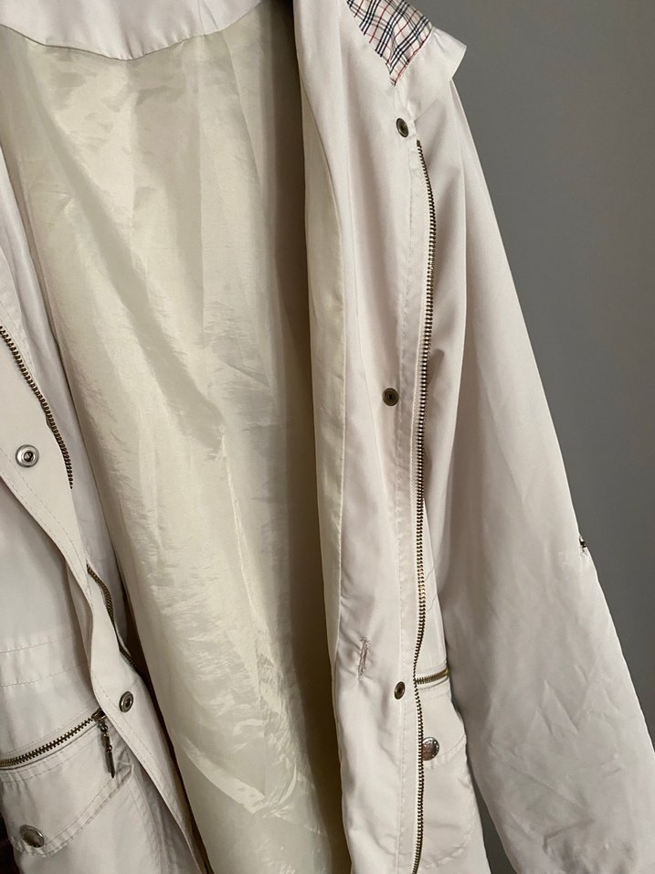 Bej astarlı kapüşonlu yağmurluk - Görsel 3