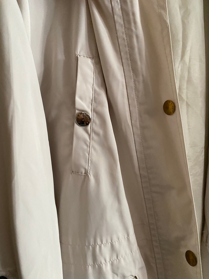 Bej astarlı kapüşonlu yağmurluk - Görsel 4