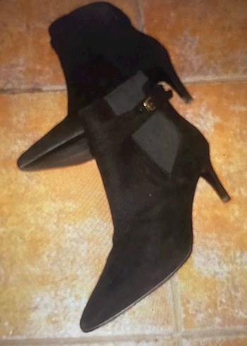 Tokalı Siyah Süet Stiletto Kadın Bot