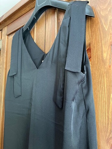 Siyah kokteyl elbisesi