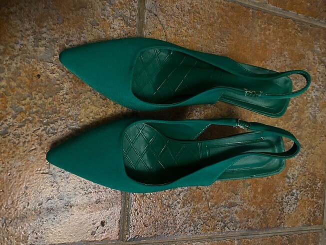 Hiç giyilmemiş yeşil yazlık topuklu ayakkabı