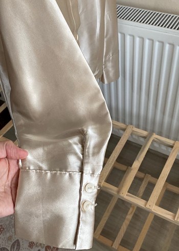 Bej Saten Düğmeli Kadın Gömlek - Görsel 2