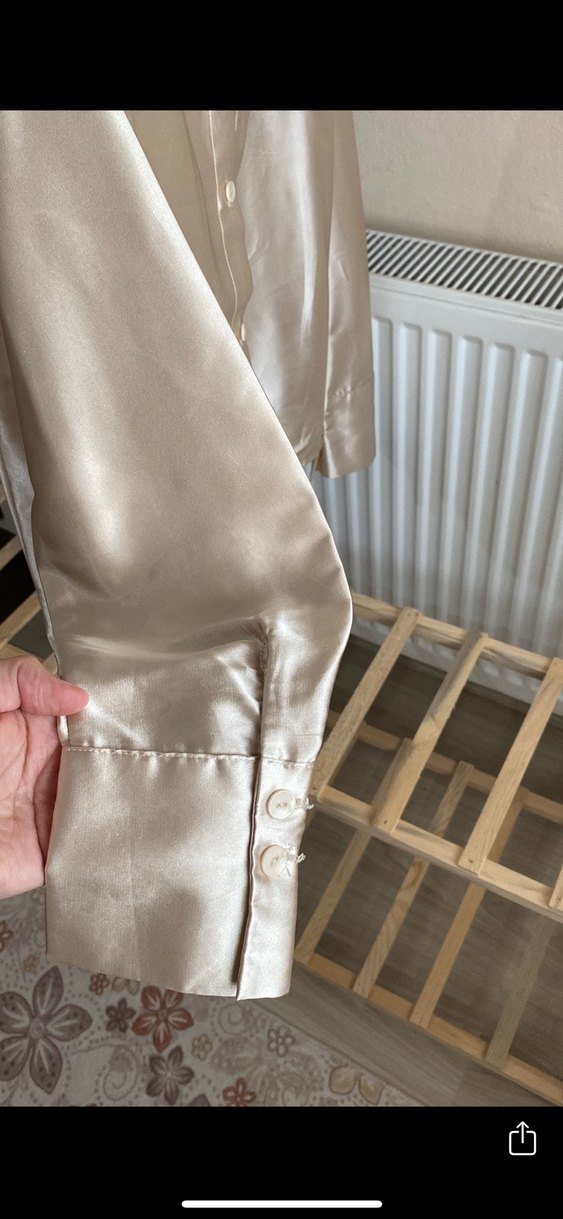 Bej Saten Düğmeli Kadın Gömlek - Görsel 2