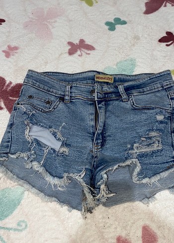 Pull and Bear Kadın Mavi Mini Yırtık Denim Şort