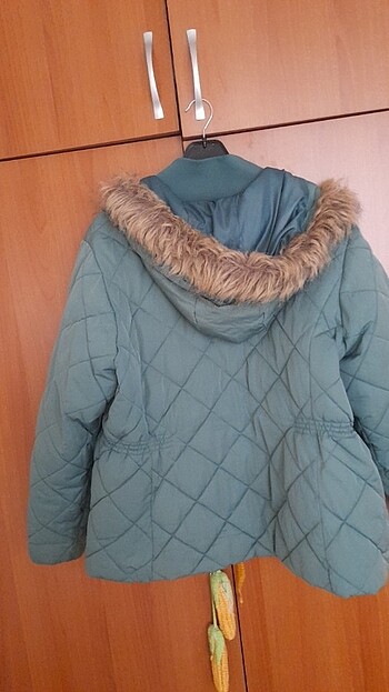 46 Beden yeşil Renk Çok güzel kalın bir mont