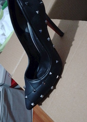 Diğer Siyah Tokalı Stiletto
