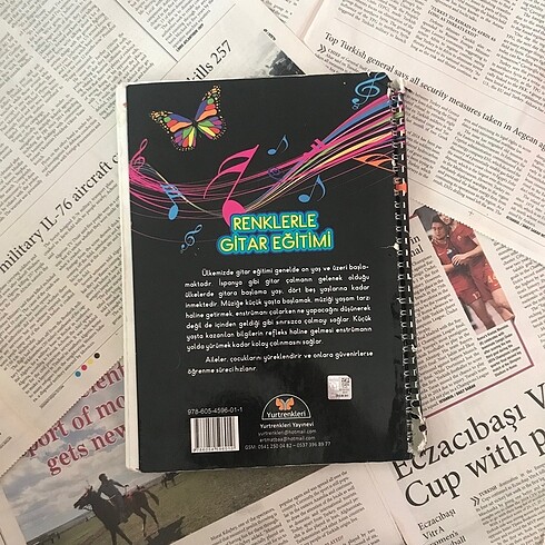 Renklerle Gitar Eğitimi Kitap
