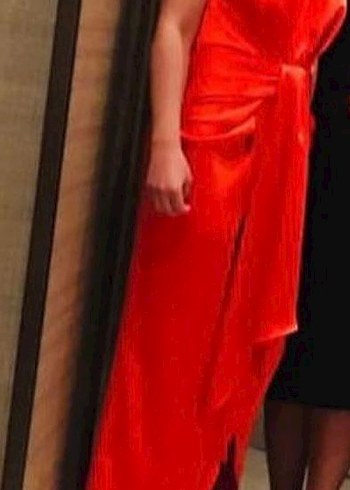 Kadın Kırmızı Saten Drapeli Uzun Elbise - Görsel 2