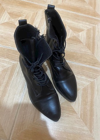 Siyah Deri Stiletto Topuklu Gotik Kadın Bot