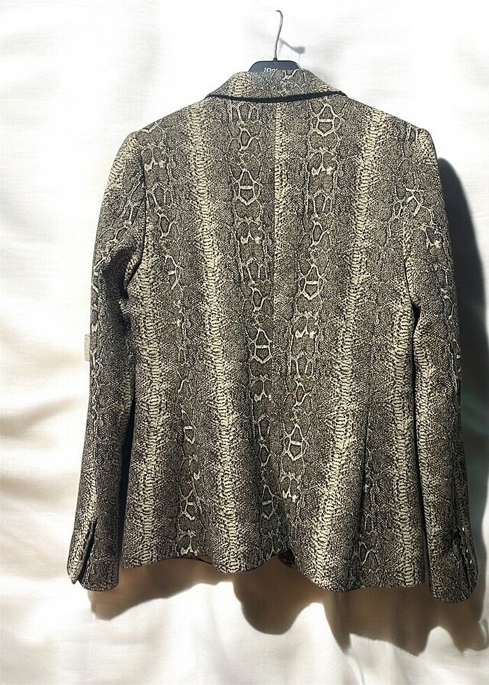 Yılan desenli ceket - Görsel 2