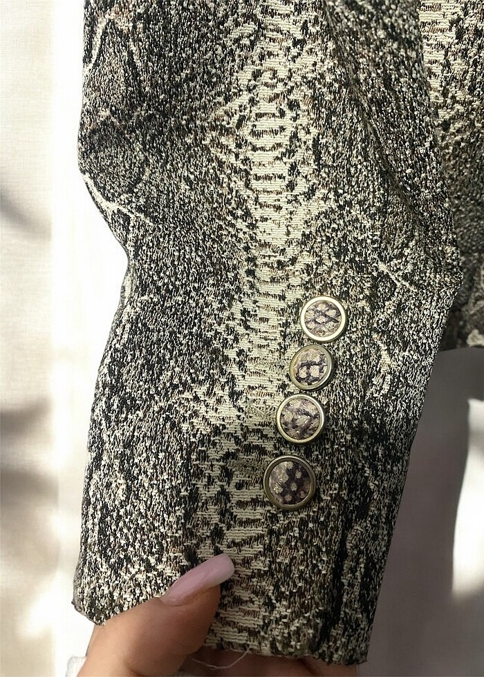 Yılan desenli ceket - Görsel 3