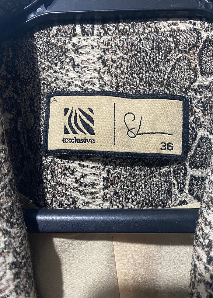 Yılan desenli ceket - Görsel 4