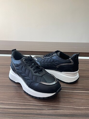 37 Beden siyah Renk HAKİKİ DERİ SPOR AYAKKABI SNEAKER