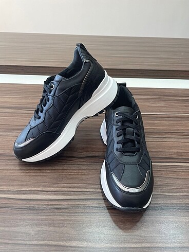 37 Beden HAKİKİ DERİ SPOR AYAKKABI SNEAKER