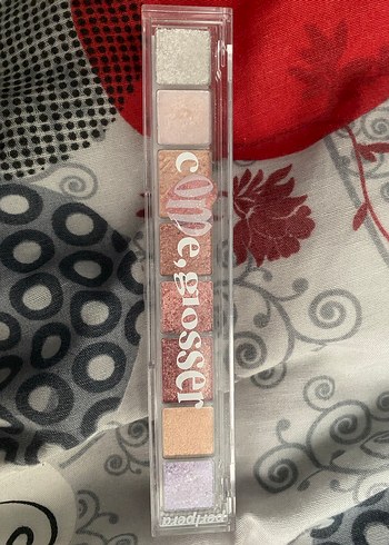 Çok Renkli Işıltılı Far Paleti neredeyse sıfır ayarında - Görsel 2