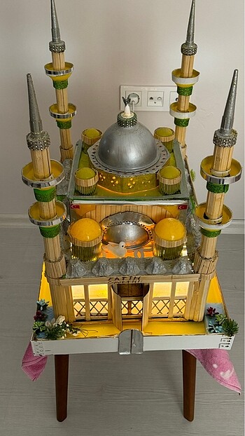El yapımı maket camii Sanatı