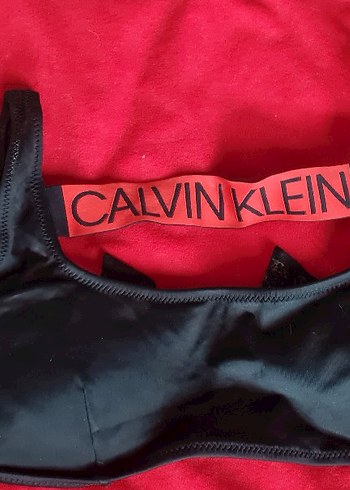 Calvin Klein s