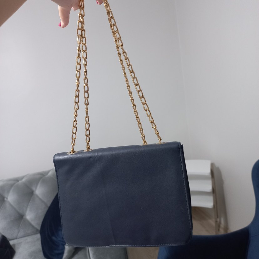 Zincir Detaylı Lacivert Kadın Çanta - Görsel 4