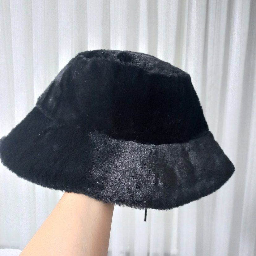 Siyah Kürklü Kadın Bucket Şapka - Görsel 2