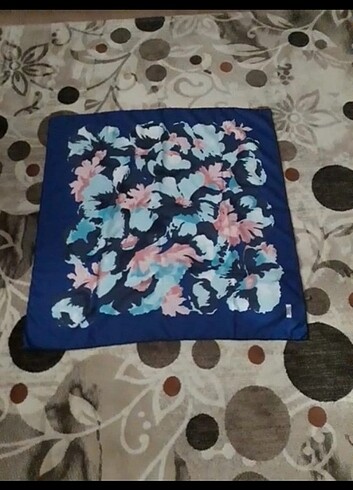  Beden Lacivert başörtü çiçek desenli eşarp