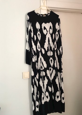 Uzun Laci Beyaz Batik Desenli Elbise
