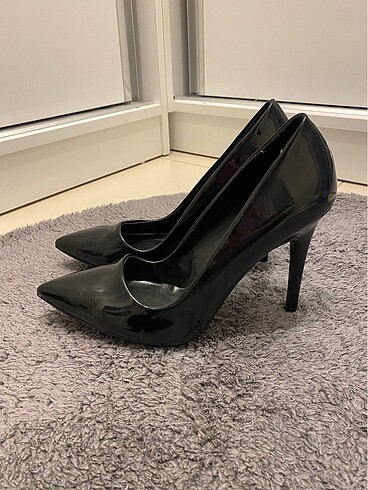 Siyah rugan stiletto