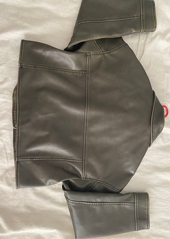 Stradivarius Haki Kadın Deri Kemerli Mini Biker Ceket