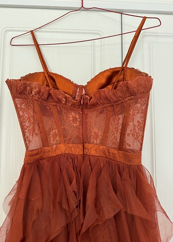 Alfabeta Straplez Yırtmaçlı Katlı Tül Elbise Kiremit Rengi - Görsel 5