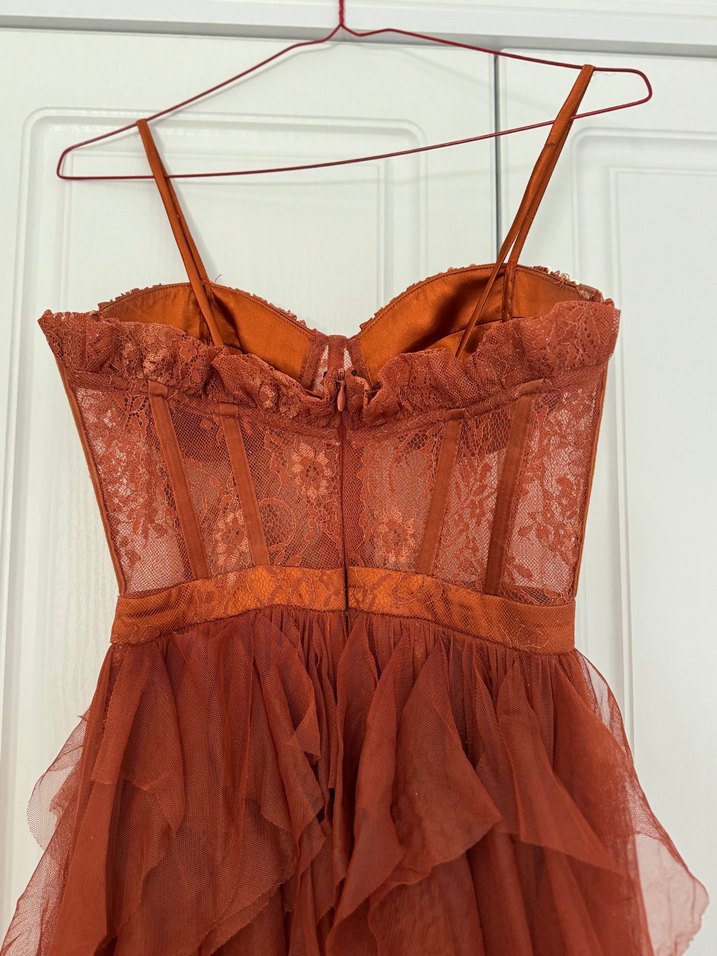 Alfabeta Straplez Yırtmaçlı Katlı Tül Elbise Kiremit Rengi - Görsel 5