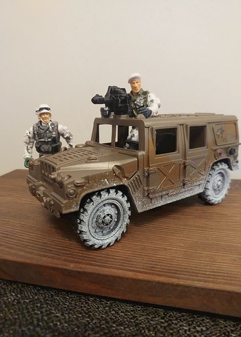 Jeep ve İki Askeri Figür - Görsel 7