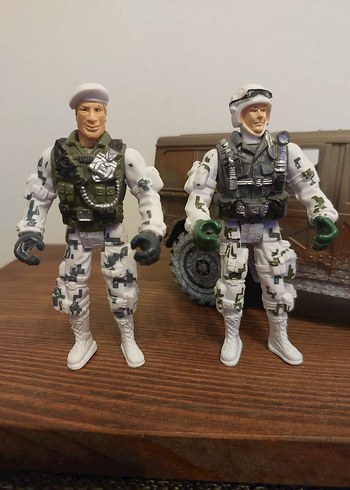 Jeep ve İki Askeri Figür - Görsel 6