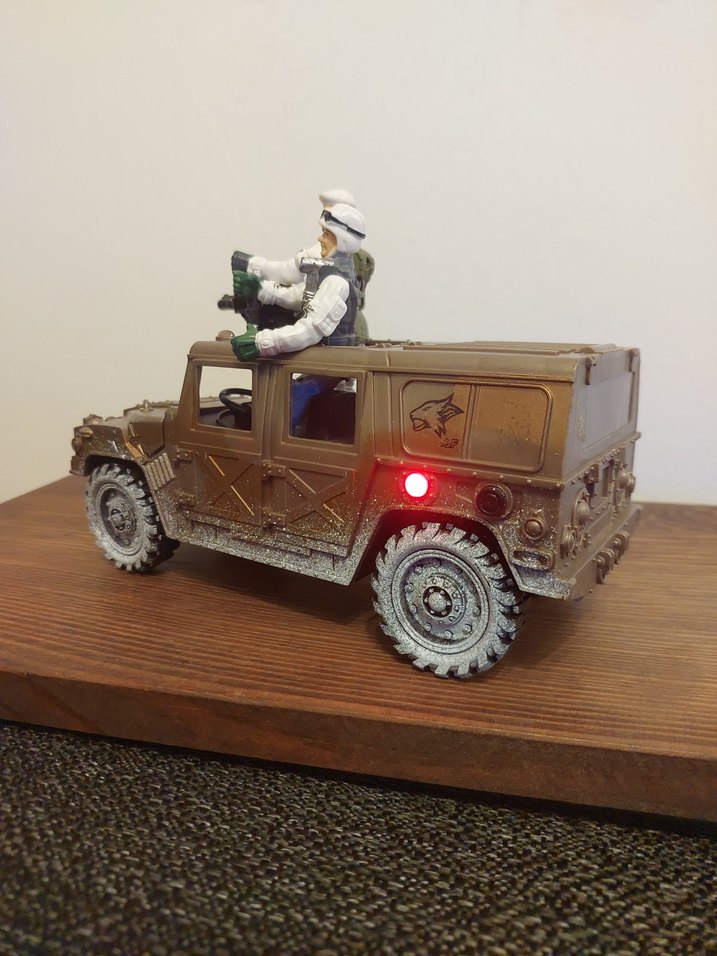 Jeep ve İki Askeri Figür - Görsel 3