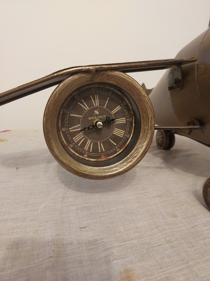 Kahverengi Uçak Tasarımlı Masa Saati - Görsel 2