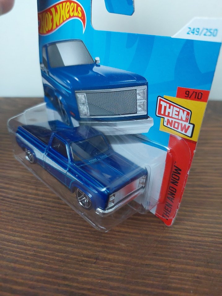 HotWheels 83 Chevy Silverado - Görsel 3