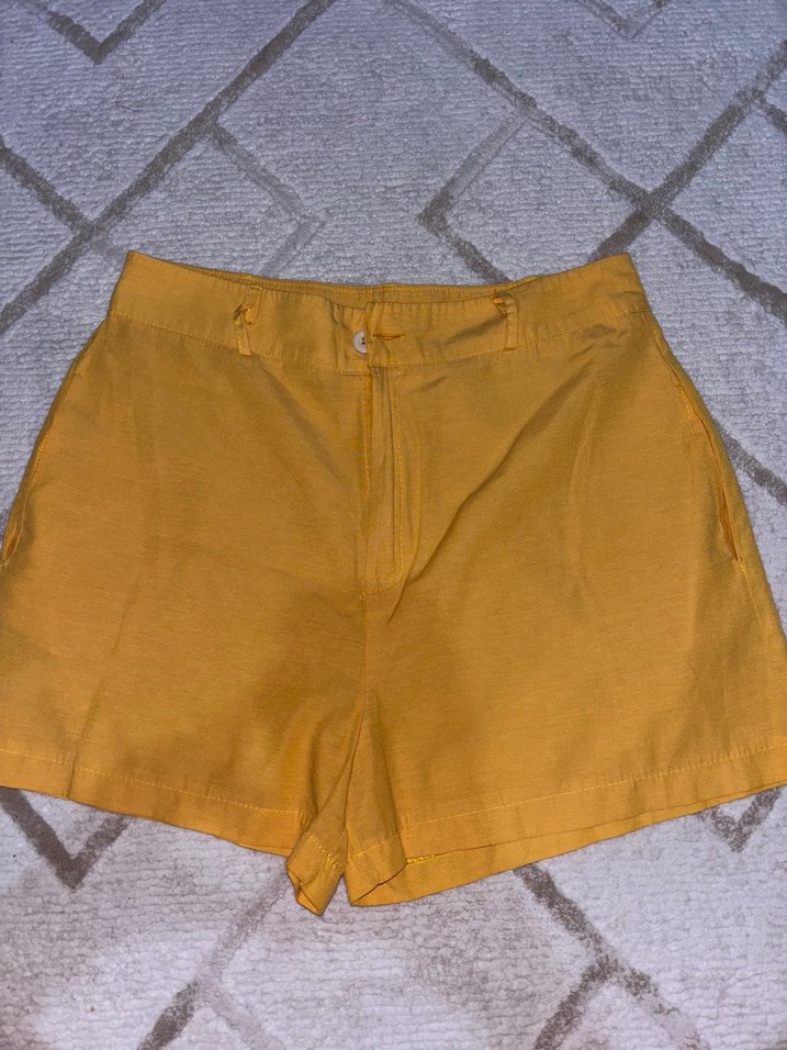 Sarı Düğmeli V Yaka Kadın Atlet ve kumaş sortlu takım - Görsel 3