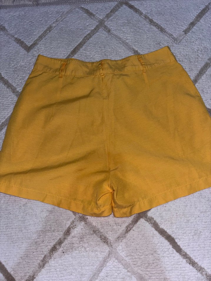 Sarı Düğmeli V Yaka Kadın Atlet ve kumaş sortlu takım - Görsel 4