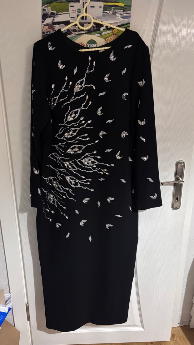 Uzun Siyah taşlı Desenli Kadın Elbise - Görsel 2