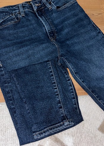 Koyu mavi dar kesim likralı kumaş kadın jean - Görsel 3