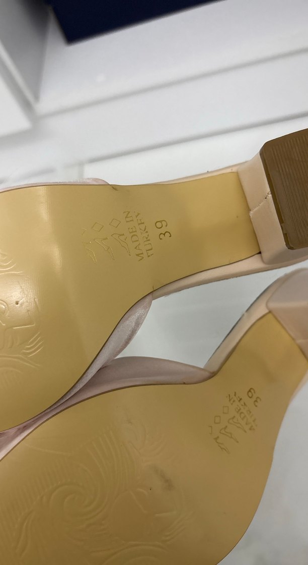 Pembe Tüylü Topuklu Kadın Terlik - Görsel 2