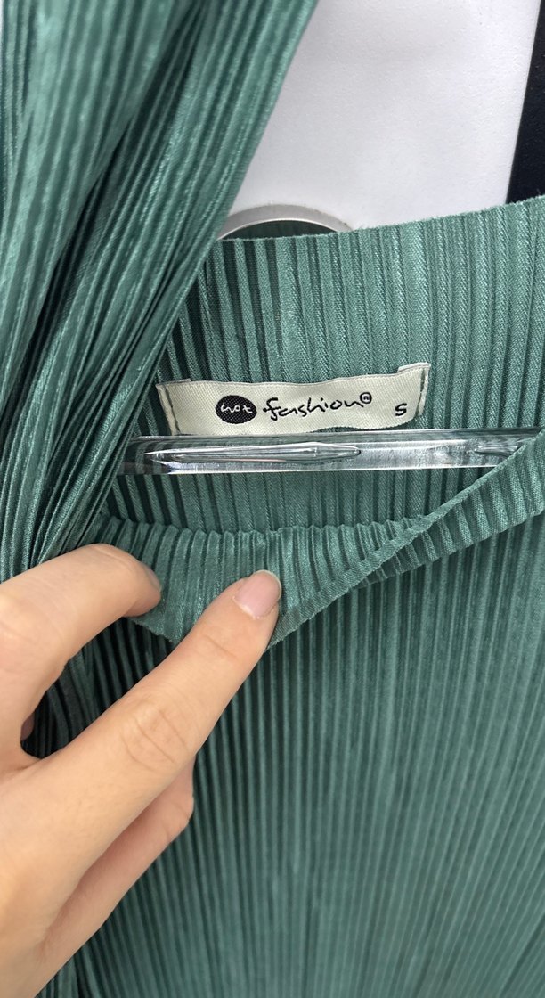 Kemerli yeşil elbise - Görsel 2