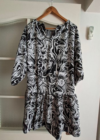 Balon kollu girdap desenli mini elbise - Görsel 2