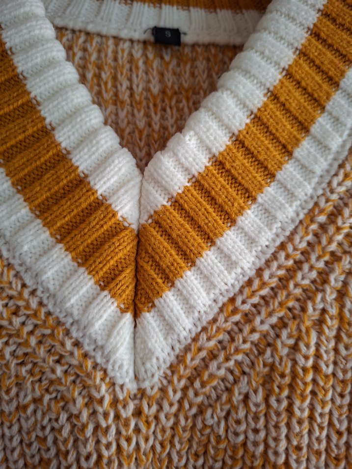 Sarı V Yakalı Örgü Kadın Süveter - Görsel 4