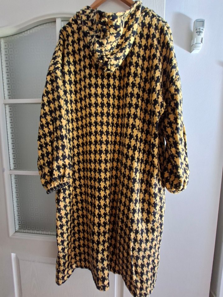 Sarı Desenli Uzun fermuarli Kadın Kap - Görsel 2