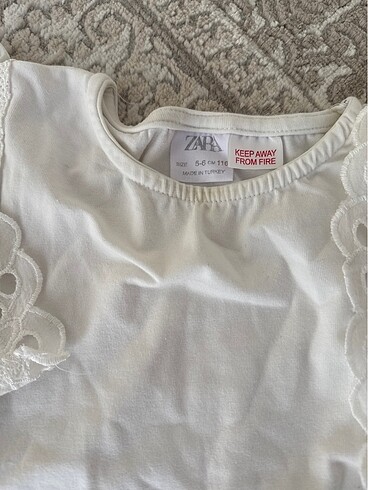Zara Kız beyaz fistolu