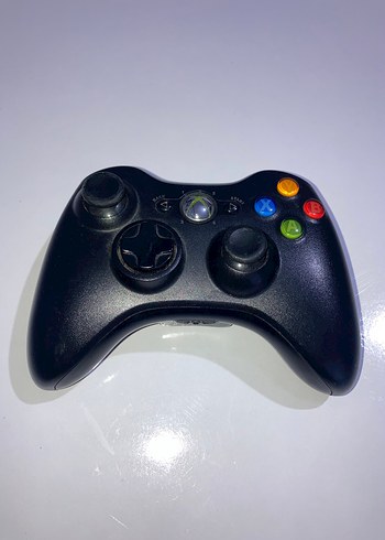 Siyah Xbox Oyun Kolu