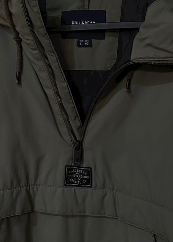 Pull and Bear Haki Yeşil Erkek Kapüşonlu Rüzgarlık